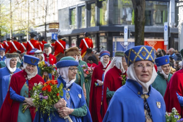 Parade of historically costumed guild members, Fraumünster Women's Guild Society, Sechseläuten or