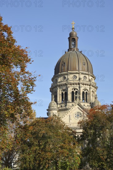 Dome of the Christuskirche in autumn, High Renaissance, Old Town, Mainz, Rhine-Hesse region,