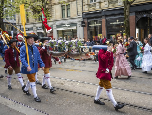 Parade of historically costumed guild members, Zunft zur Schiffleuten, Sechseläuten or Sächsilüüte,