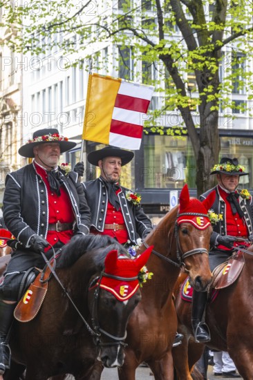 Parade of historically costumed guild members, Wollishofen Guild, Sechseläuten or Sächsilüüte,