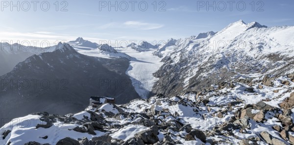 Mountain panorama and glacier, in autumn with snow, view of Gurgler Ferner with summit Hochwilde