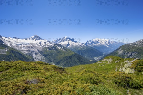Mountain panorama with glaciated mountain peaks, Aiguille Verte with Aiguille du Midi and Mont