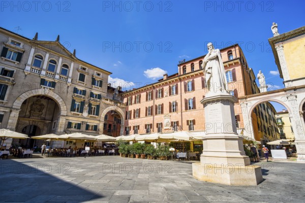 Dante monument in Piazza dei Signori, Verona, Veneto, Italy, Europe