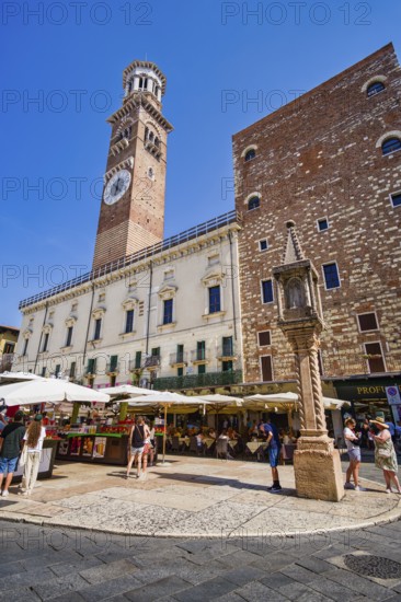 Torre dei Lamberti, Piazza delle Erbe, Verona, Veneto, Italy, Europe