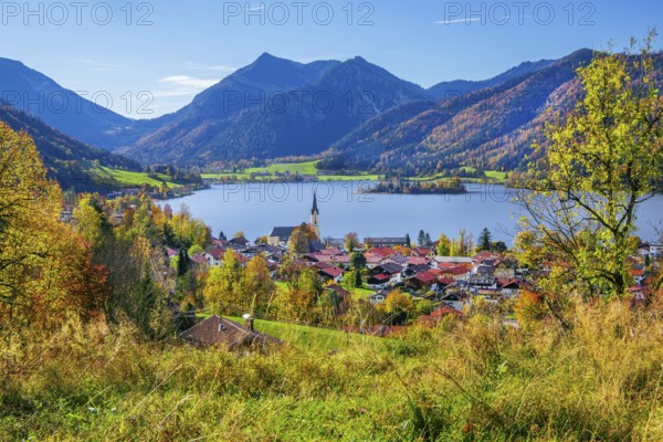 Panorama of the village and lake with the parish church of St. Sixtus and the Brecherspitz 1683m in