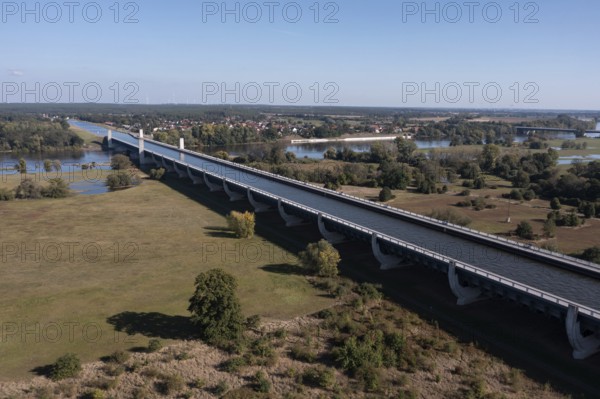 Magdeburg waterway junction, Mittelland Canal crosses the Elbe in a trough bridge, Hohenwarthe,
