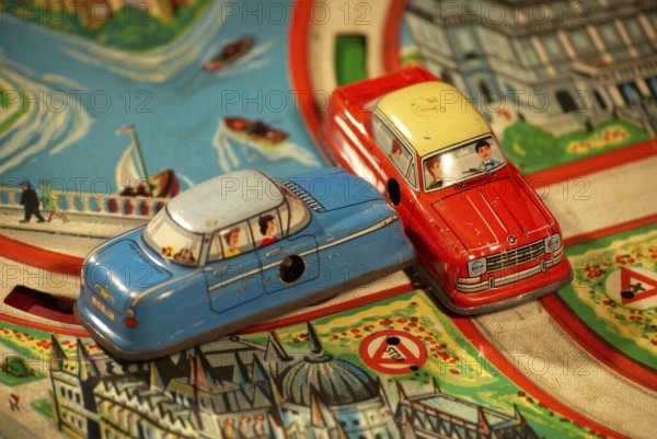 Road traffic, automobile, collision at intersection, shown with model cars made of tin, Hamburg,
