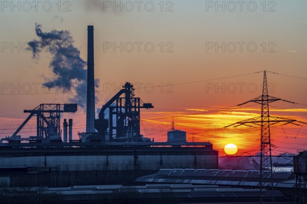 The two blast furnaces of HKM, Hüttenwerke Krupp Mannesmann, in Duisburg-Hüttenheim, extinguishing
