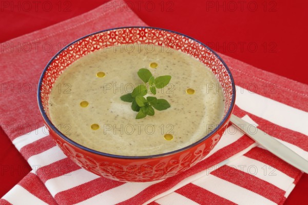 Swabian cuisine, Alblinsen chestnut soup, healthy, vegetarian, regional, soup served in a bowl with