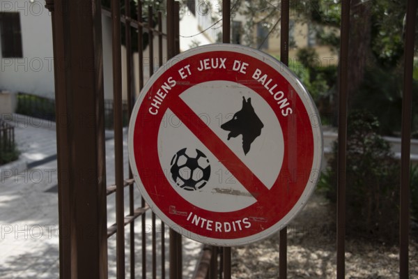 Sign: Dogs and ball games prohibited, Cannes, Provence-Alpes-Côte d'Azur, France, Europe