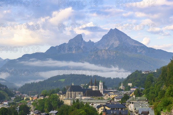View of the village with parish churches, St Andreas and the collegiate church of St Peter and St