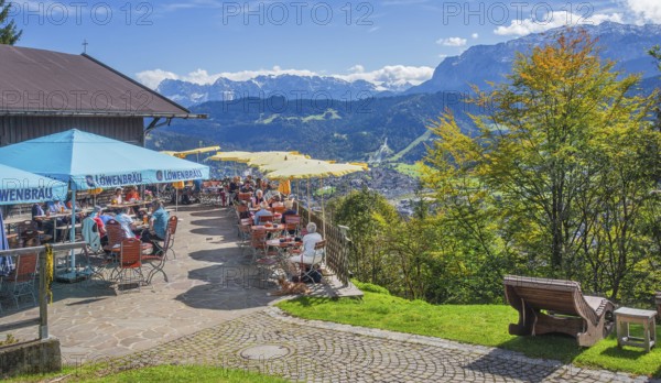 St. Martinshütte with restaurant terrace overlooking the valley with the Karwendel and Wetterstein