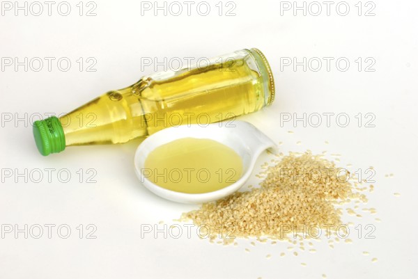 Sesameoil (Sesamum indicum) and white