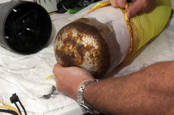 Gas pressure tank rusted on the outside at the bottom Diving apparatus Compressed air cylinder for