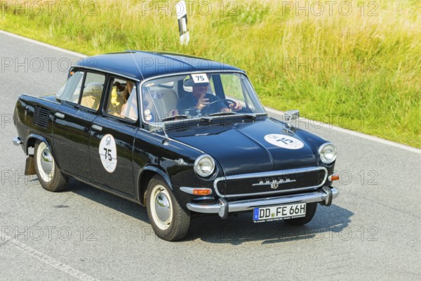 A drive for vintage vehicles. Skilful handling of the vehicle, finding the route by means of the