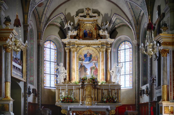 Interior view, main altar with altarpiece, parish church of San Cristina in Val Gardena, Santa