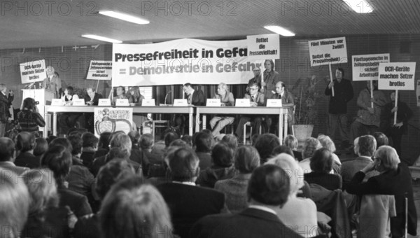 Several hundred journalists and employees of the publishing houses of the newspapers WAZ