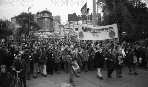 Demonstrations from 1-5 April 1975 in the centre of Hanover, which became traditional under the