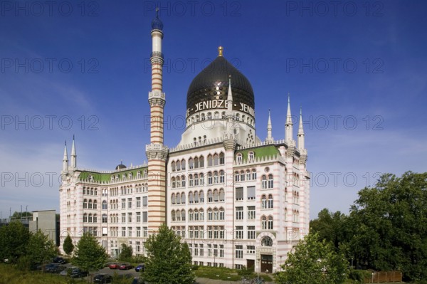 The former tobacco factory of Hugo Zeitz is now known as Yenidze. Cultural events take place under