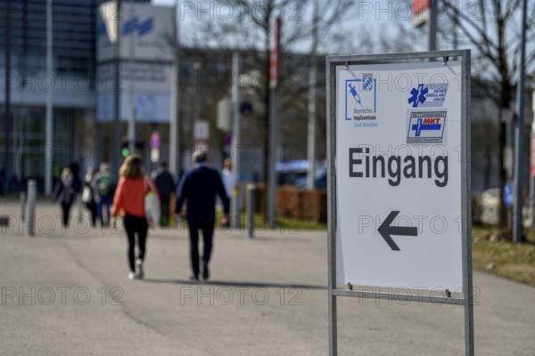 People go to the Bavarian Vaccination Center of the City of Munich, Corona virus, Sars-CoV-2,