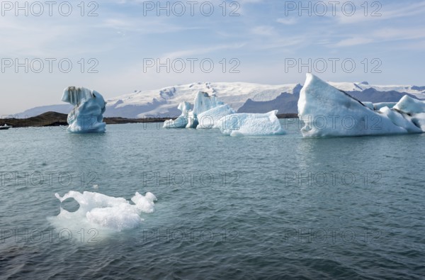 Ice floes, Jökulsárlón glacier lagoon, glacial lake, southern edge of Vatnajökull, southeast,
