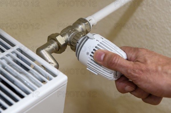 Thermostat of heating is set to low heat output level 1 for low energy consumption, setting of