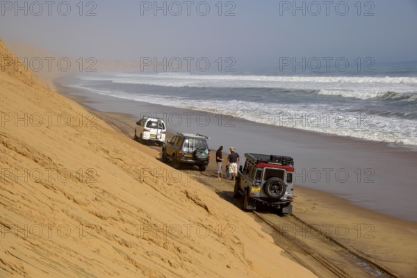 Vehicles on the Atlantic coast near Langewand, Sandwich Harbour, Namib-Naukluft Park, Namibia,