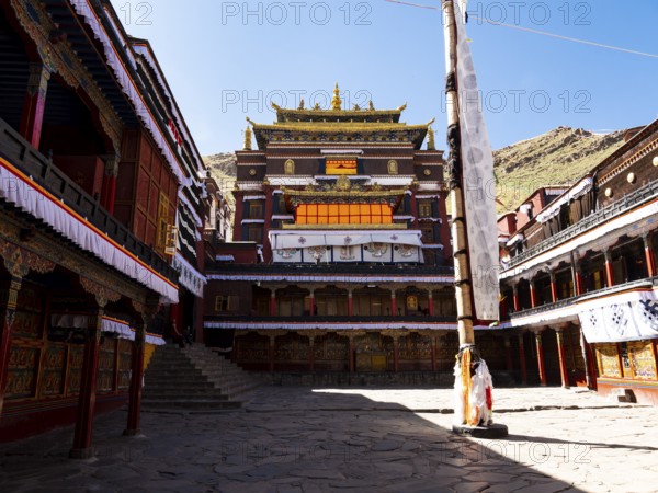 Inner courtyard in the monastery of Xigaze, Tibet, China, Asia