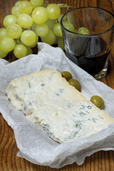 Gorgonzola cheese and glass of red wine, blue cheese, blue cheese, blue cheese