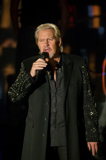 Christmas with us with Kim Fisher, Dress Rehearsal, Jonny Logan