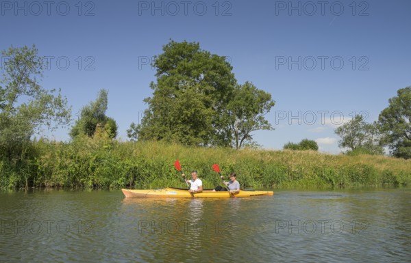 Canoeists, excursion on the Unstrut near Kirchscheidungen, Saxony-Anhalt, Germany, Europe