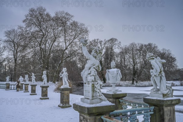 Winter, figures at the carp pond, palace gardens Charlottenburg, Spandauer Damm, Charlottenburg,
