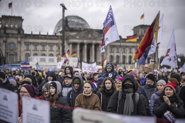 150, 000 people gather around the Bundestag in Berlin to build a human wall against the shift to