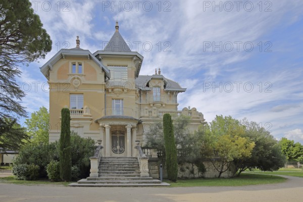 Château de la Roseraie, Villa, Chateau, Carpentras, Vaucluse, Provence, France, Europe