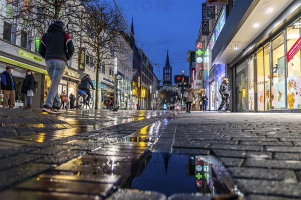 Gelsenkirchen city centre, pedestrian zone, Bahnhofstraße, during the Corona crisis, lockdown in