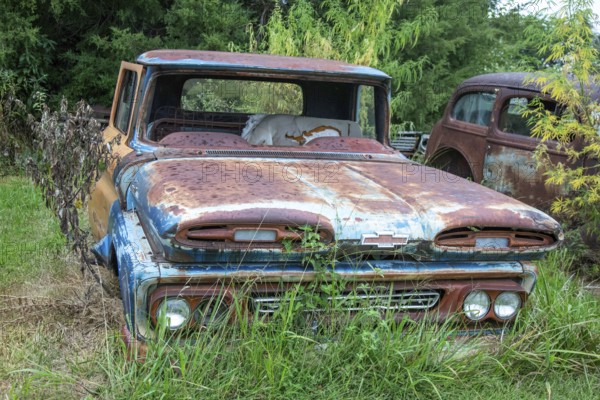 Corder, Missouri, Lorenz Service and Salvage, a junk yard for vintage and antique cars