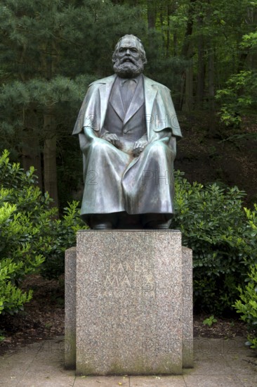 Karl Marx monument, sculptor Karel Kuneš, Karlovy Vary, Bohemia, Czech Republic, Europe