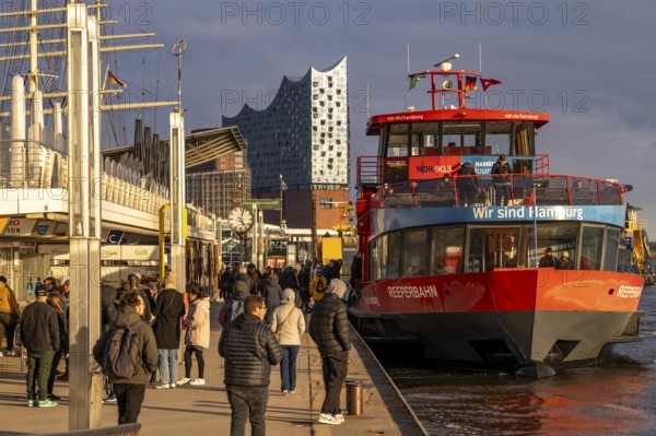Port of Hamburg, St. Pauli Landungsbrücken, HADAG harbour ferries, Elbe Philharmonic Hall, Hamburg.