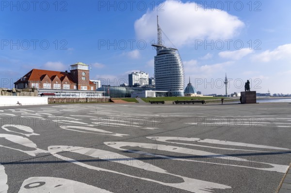 Skyline of Bremerhaven, Atlantic Sail City Hotel skyscraper, front light Bremerhaven, a red and