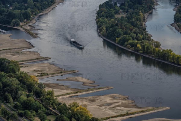 The Rhine at extremely low water, near Bad Honnef, below the Drachenfels, Nonnenwerth Island, dry