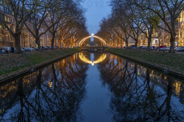 Königsallee, Kö, elegant shopping street in the city centre of Düsseldorf, arc of light over the