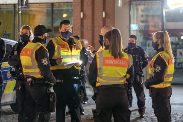Cooperation with the public order office and the police, checking whether the Corona rules are