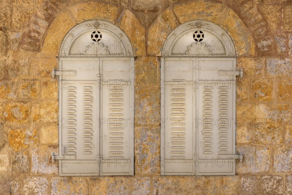 Israel, Jerusalem old narrow streets of Nahlaot historic neighborhood with many small synagogues,