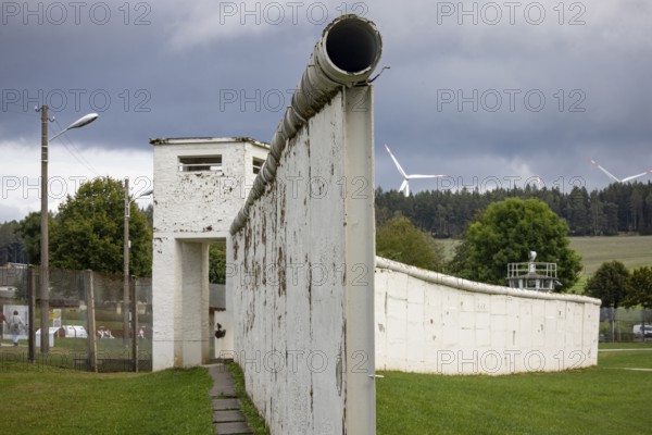 Mödlareuth, municipality with 55 inhabitants, which lies partly in the Free State of Thuringia and