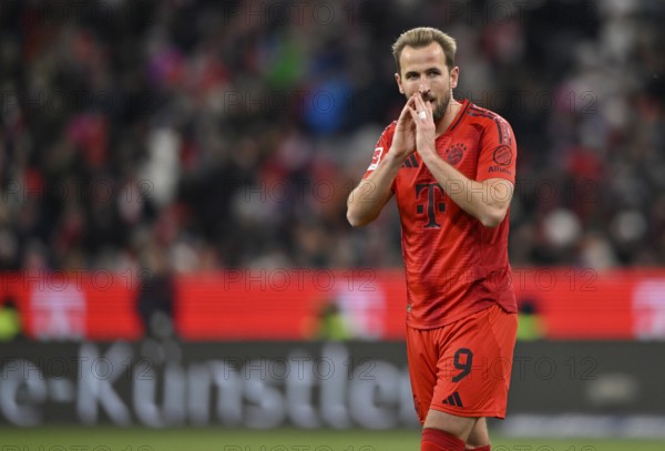Harry Kane FC Bayern Munich FCB (09) Disappointment disappointed after missed goal opportunity