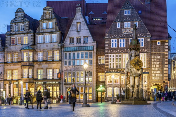 Bremen's Roland statue on the market square at dusk, Free Hanseatic City of Bremen, Germany, Europe