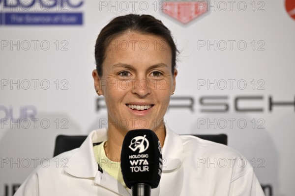 Tatjana Maria (GER) portrait, smiles, press conference, press conference, interview, microphone,