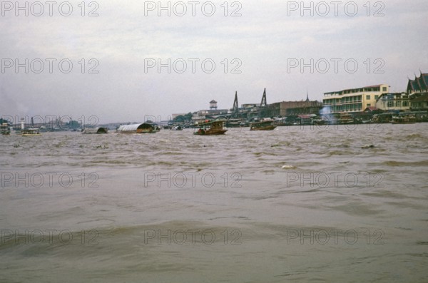 Boote auf dem Fluss Chao Phraya, Bangkok, Thailand, 1964, Asia