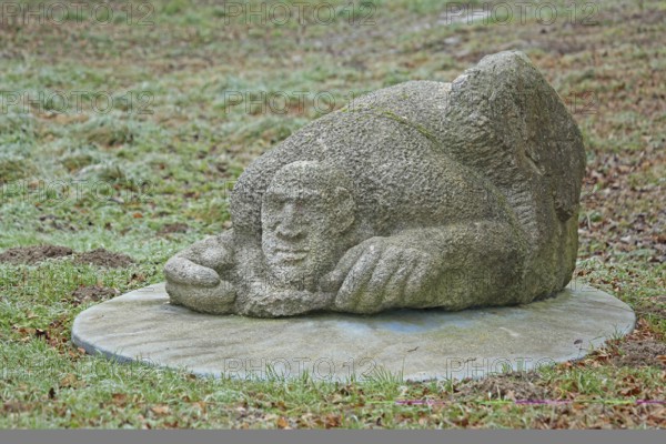 Sculpture Finding by Laura Danzi 2018, stone sculpture, thick, rough, surface, lying, head, face,