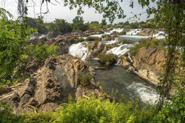 Li Phi Somphamit waterfall on the Mekong, Si Phan Don, Champasak province, Laos, Asia